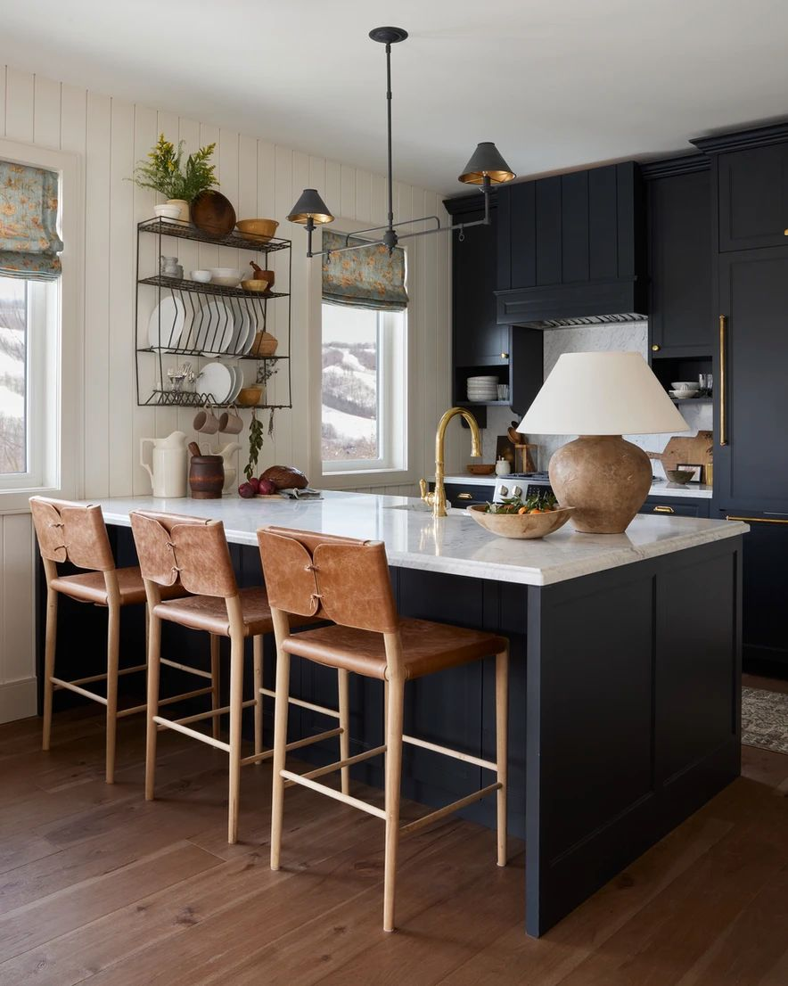 Elegant Farmhouse Black and White Kitchens: Timeless Designs