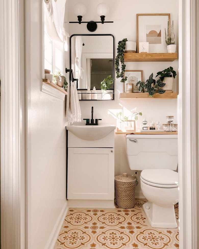 small bathroom wall decor 