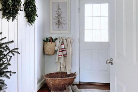 Farmhouse Entryway Wall Decor Ideas to Warmly Welcome Guests